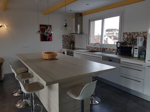 冰箱、微波炉、烤箱、炉灶