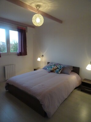 4 bedrooms, iron/ironing board, travel crib, free WiFi