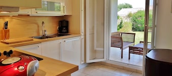 To discover Villa Cannes 8 people. Close to beaches & center. Wireless. 2 swimming pools