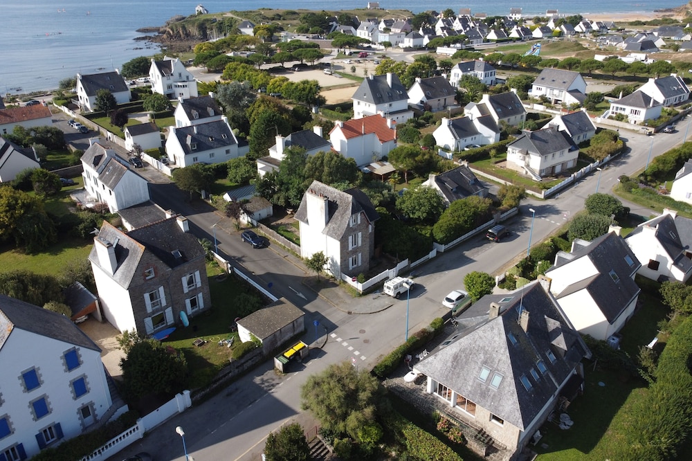 Large family house 100 m from the beach