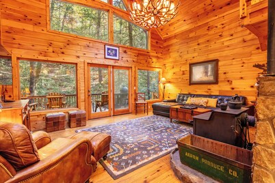 Rushing Creek Cabin, Private Haven, 5 Acres to Explore