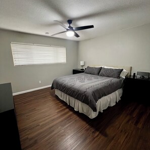 2 dormitorios, tabla de planchar con plancha, wifi gratis y ropa de cama