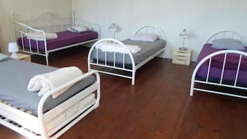 2 quartos, ferros/tábuas de passar roupa, Wi-Fi, roupa de cama