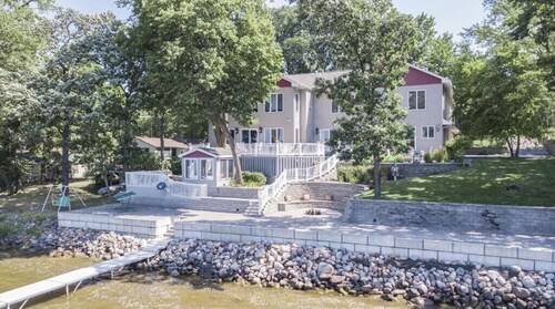 CEDAR ESCAPE - Your Lake Home Away From Home
