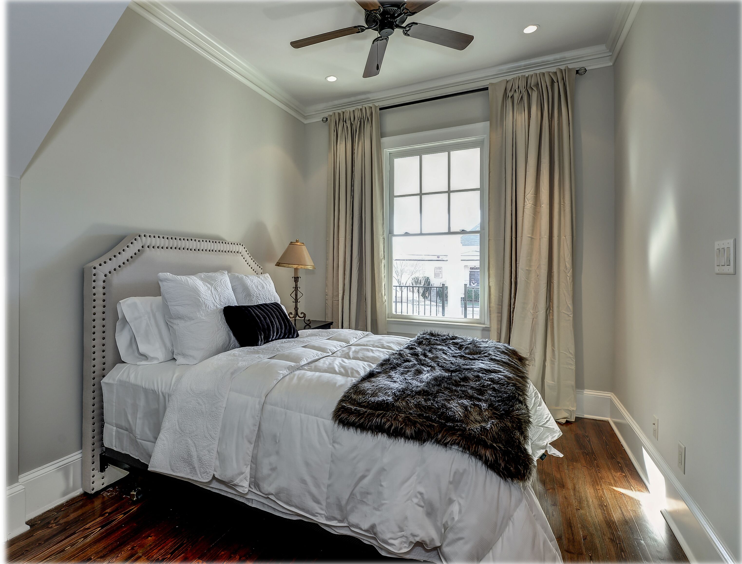 Unit 2 - Fully Furnished Beautiful 1 Bedroom Suite