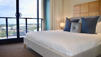 Executive Apartment, 1 Queen Bed, Non Smoking, City View | 2 bedrooms, individually furnished, blackout curtains