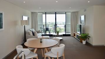 Executive Apartment, 2 Queen Beds, Non Smoking | Living room