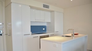Executive Apartment, 2 Queen Beds, Non Smoking | Private kitchen - CBD Executive APT (Adelaide)
