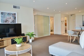 Executive Apartment, 2 Queen Beds, Non Smoking | Living room