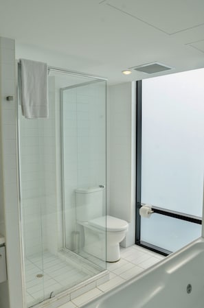 Executive Apartment, 2 Queen Beds, Non Smoking | Bathroom - CBD Executive APT (Adelaide)