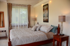 2 habitaciones, tabla de planchar con plancha, cuna de viaje y wifi 