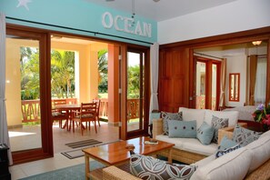 TV - 2BR 311: Sleeps 6,Private Kayaks/Rods,Pool,Hot Tub (Placencia)