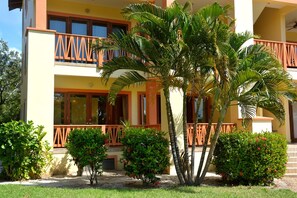 Exterior detail - 2BR 311: Sleeps 6,Private Kayaks/Rods,Pool,Hot Tub (Placencia)