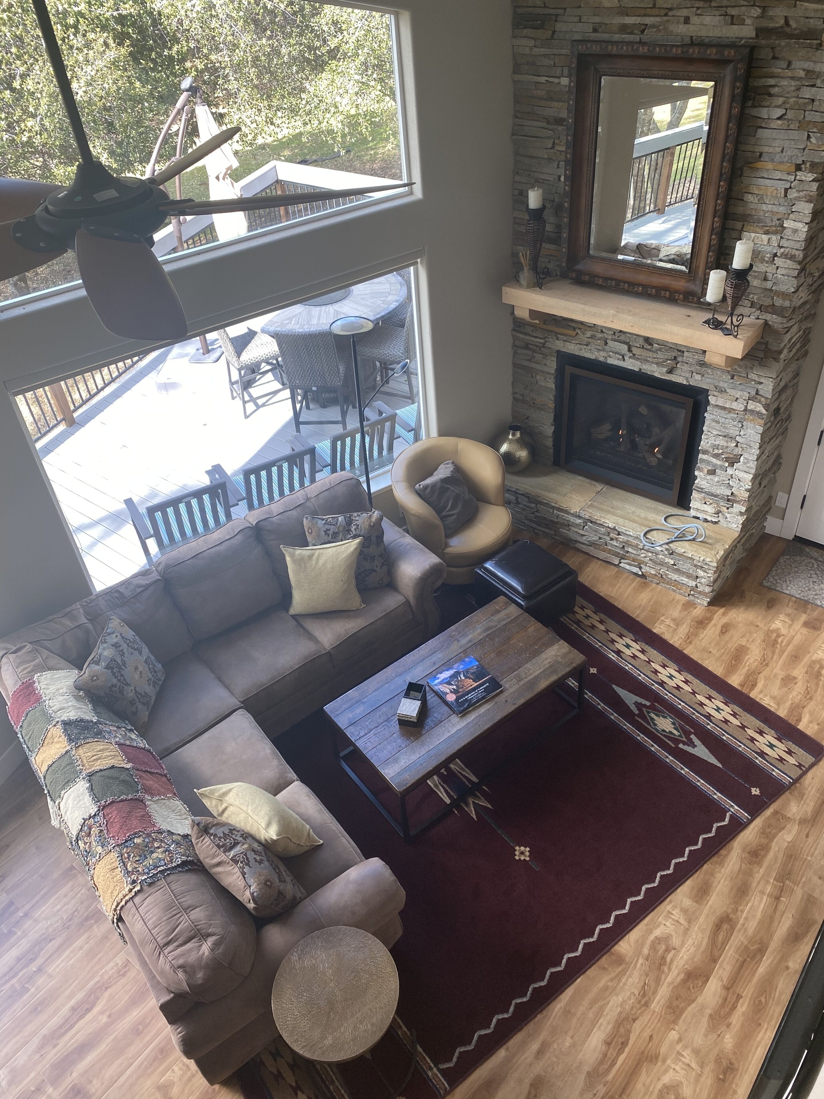 On the Golf Course,  3-Bdrms, 2 Full Baths, 35 miles to Yosemite, Pups ok!