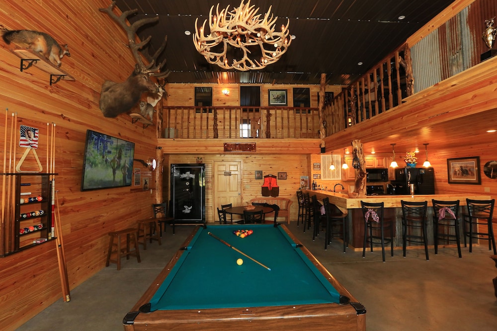 Beautiful Lodge Style Living. Hunting And Fishing Available. Pet Friendly.
