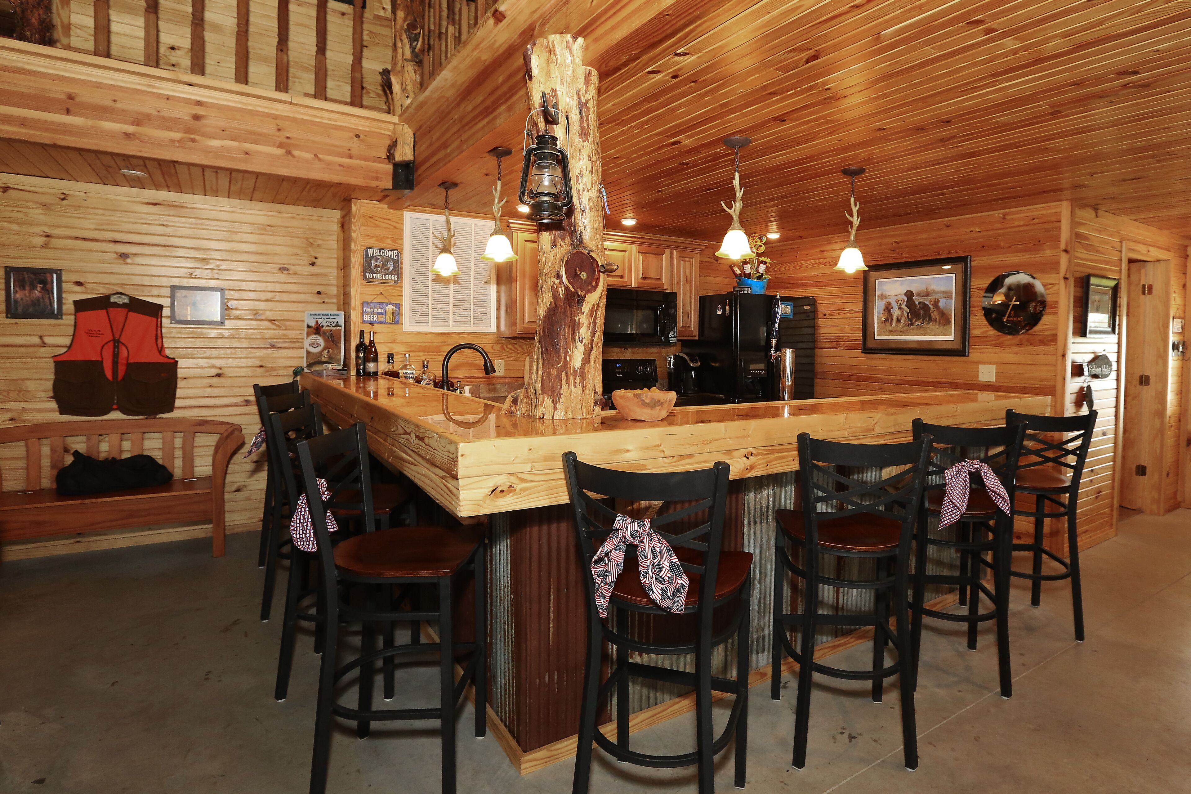 Beautiful Lodge Style Living. Hunting And Fishing Available. Pet Friendly.