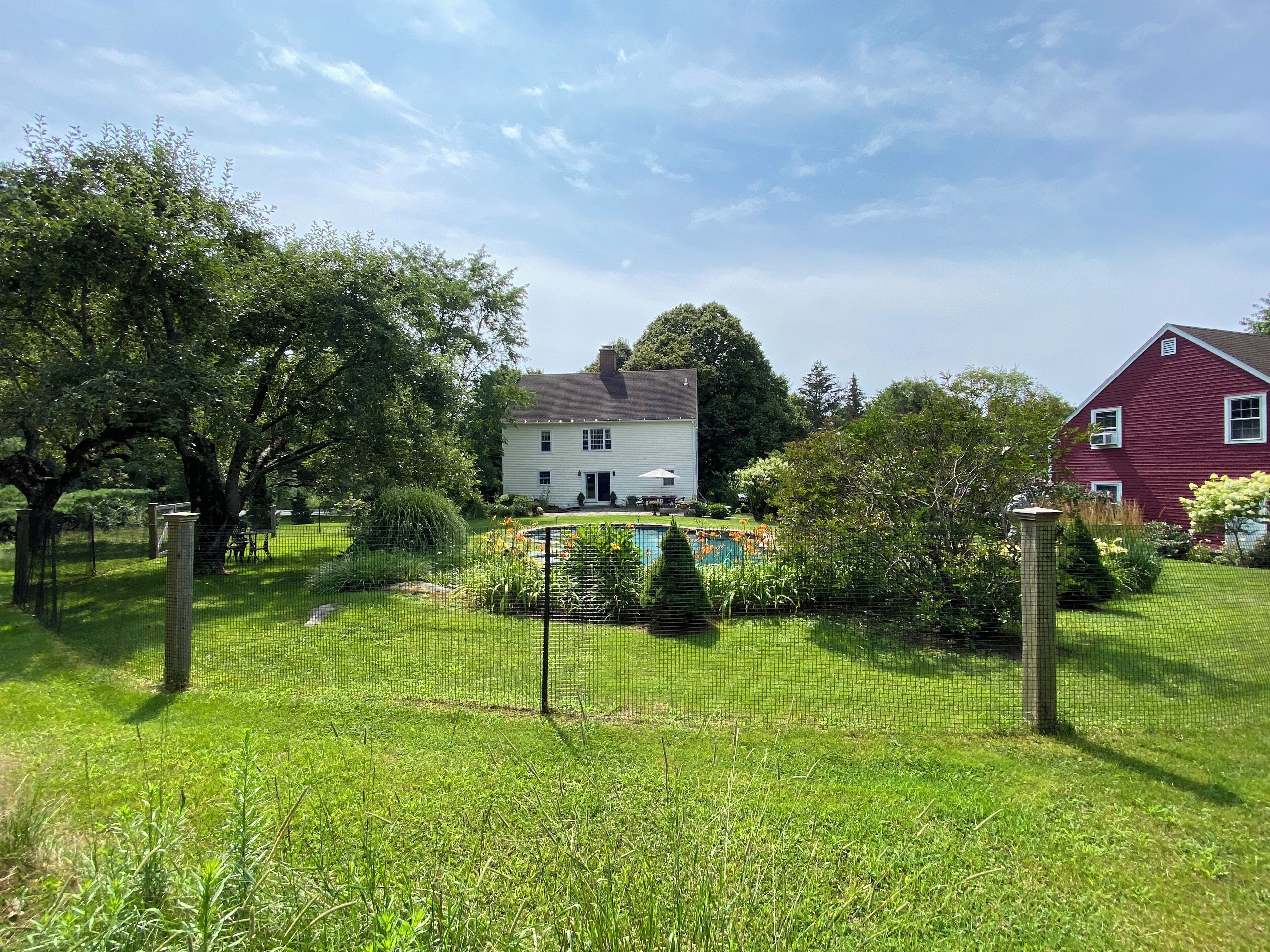 Stunning Litchfield home 1 1/2 hours from NYC in idyllic setting, 3 bedrooms
