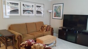 Smart TV, DVD player, books - 2/2 Condo, Ground Floor, 2 Parking Spaces, Pool (Saint Augustine Beach)