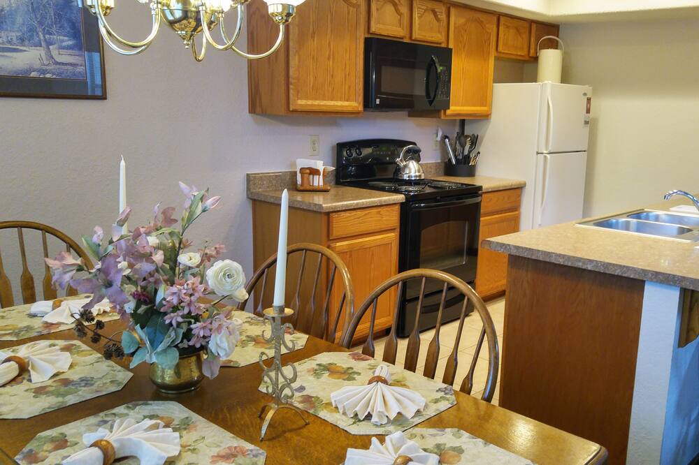 Quality Hill Resort Villa, relax in the tall pines