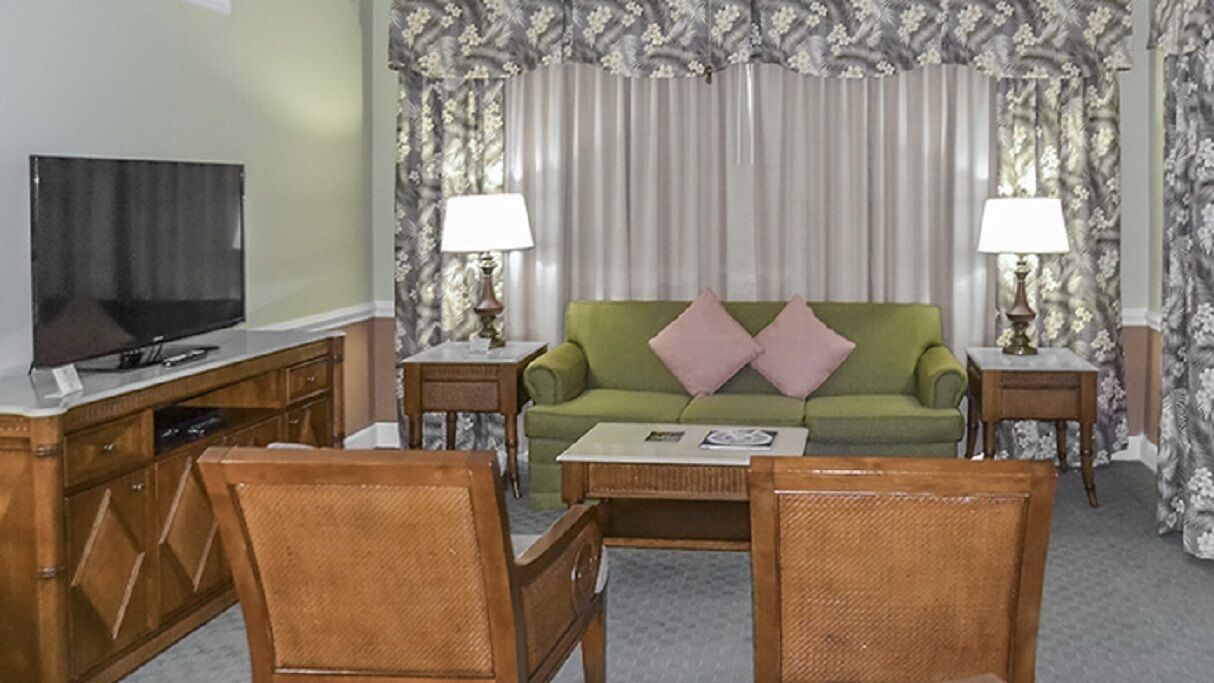 2 Bedroom Condo-Theme Park Shuttle/Close to Disney!