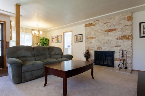 Near Providence Hospital - Central A/C 2 Bedrooms - 1100 Sq Ft!