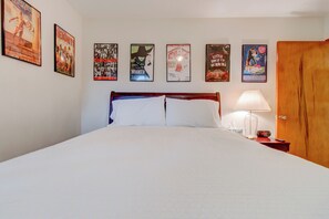 2 bedrooms, iron/ironing board, free WiFi, bed sheets