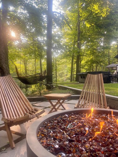Mid Century Modern + HOT TUB nestled Woods -  near Cleveland, Akron + Parks