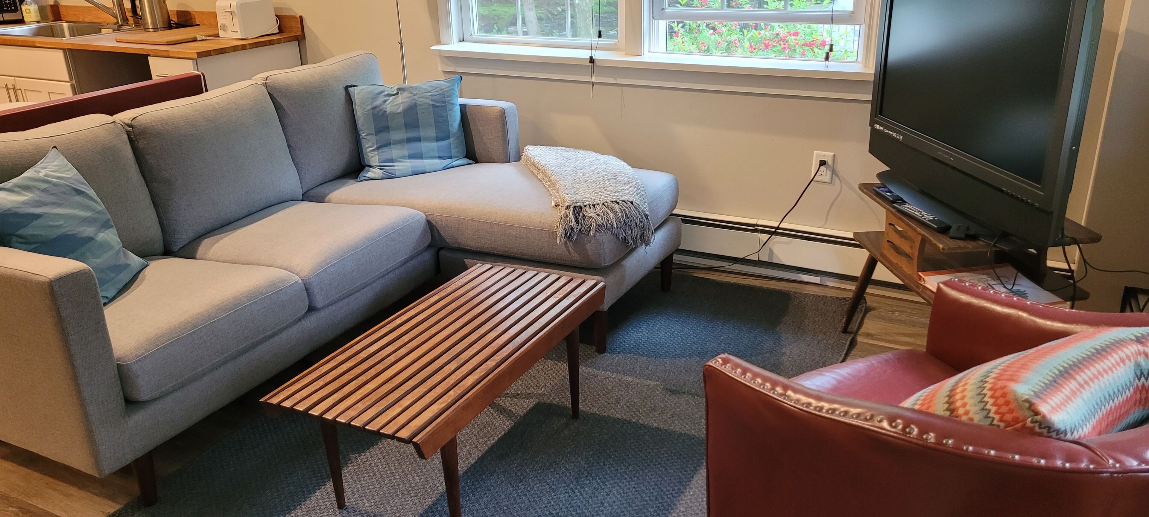 Charming Streamside Apartment, close To Woodstock, Saugerties, HITS, Hunter Mt