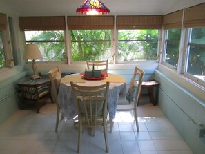 Dining - Casa Blanca Cottage - East Lighthouse End (Sanibel)
