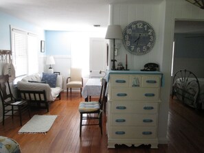 2 habitaciones, escritorio, tabla de planchar con plancha y wifi gratis