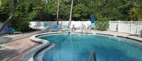 Ulkouima-allas, lämmitetty uima-allas