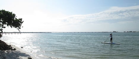 Beach nearby, sun-loungers, beach towels