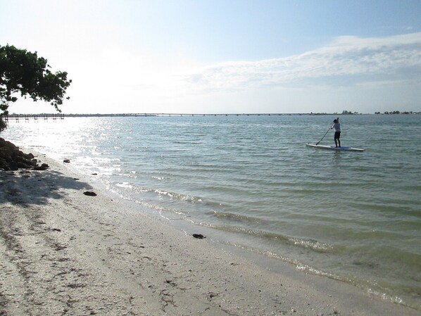 Beach nearby, sun-loungers, beach towels