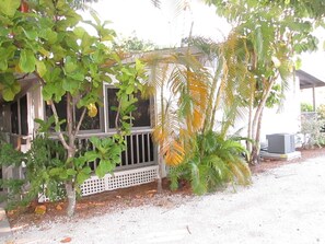 Property grounds - Casa Blanca Cottage - East Lighthouse End (Sanibel)