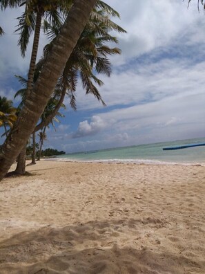Plage à proximité, sable blanc
