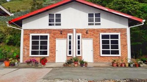 Front of property - Anga's Guest House (Ranau)