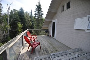 Property grounds - Traverse City Lake Michigan priv Beachfront Home Rent (Kewadin)