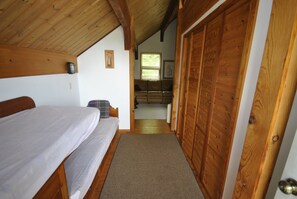 1 bedroom, WiFi - Traverse City Lake Michigan priv Beachfront Home Rent (Kewadin)