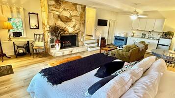 1 bedroom, desk, iron/ironing board, free WiFi