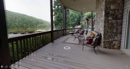 Stunning Views on Lake Lanier! Peaceful and quiet cove.