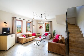 Smart TV, DVD player, books