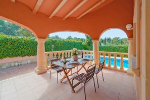 Unclassified image, 5 of 23, button