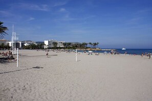 Unclassified image, 3 of 23, button