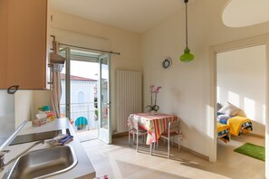 Fridge, microwave, oven, stovetop - Foscolo 3, 100m from the beach (Viareggio)