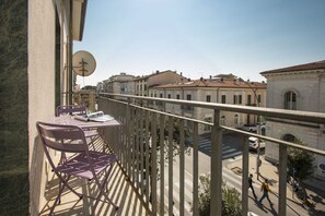 Outdoor dining - Foscolo 3, 100m from the beach (Viareggio)