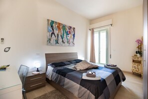 2 bedrooms, iron/ironing board, Internet