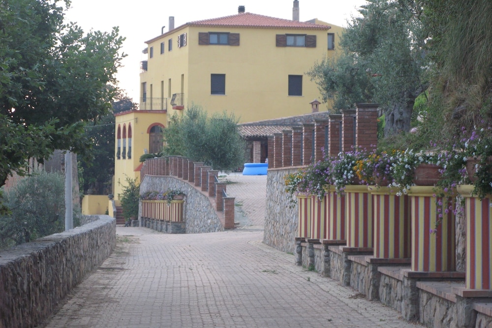 THE LANDS OF SAN LEONARDO, Stella