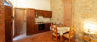 THE LANDS OF SAN LEONARDO, Stella