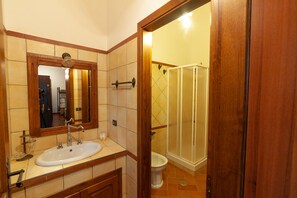 Shower, hair dryer, bidet, towels - THE LANDS OF SAN LEONARDO, Stella (Cetraro)