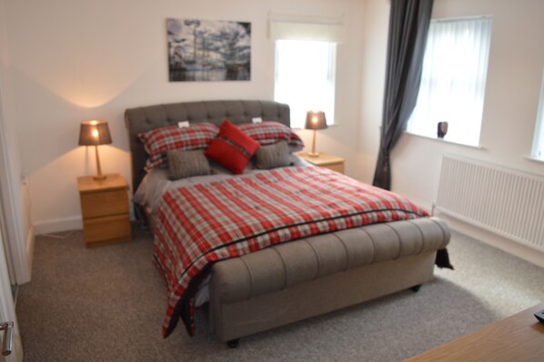 6 Schlafzimmer, Zimmersafe, Bügeleisen/Bügelbrett, Reisekinderbett